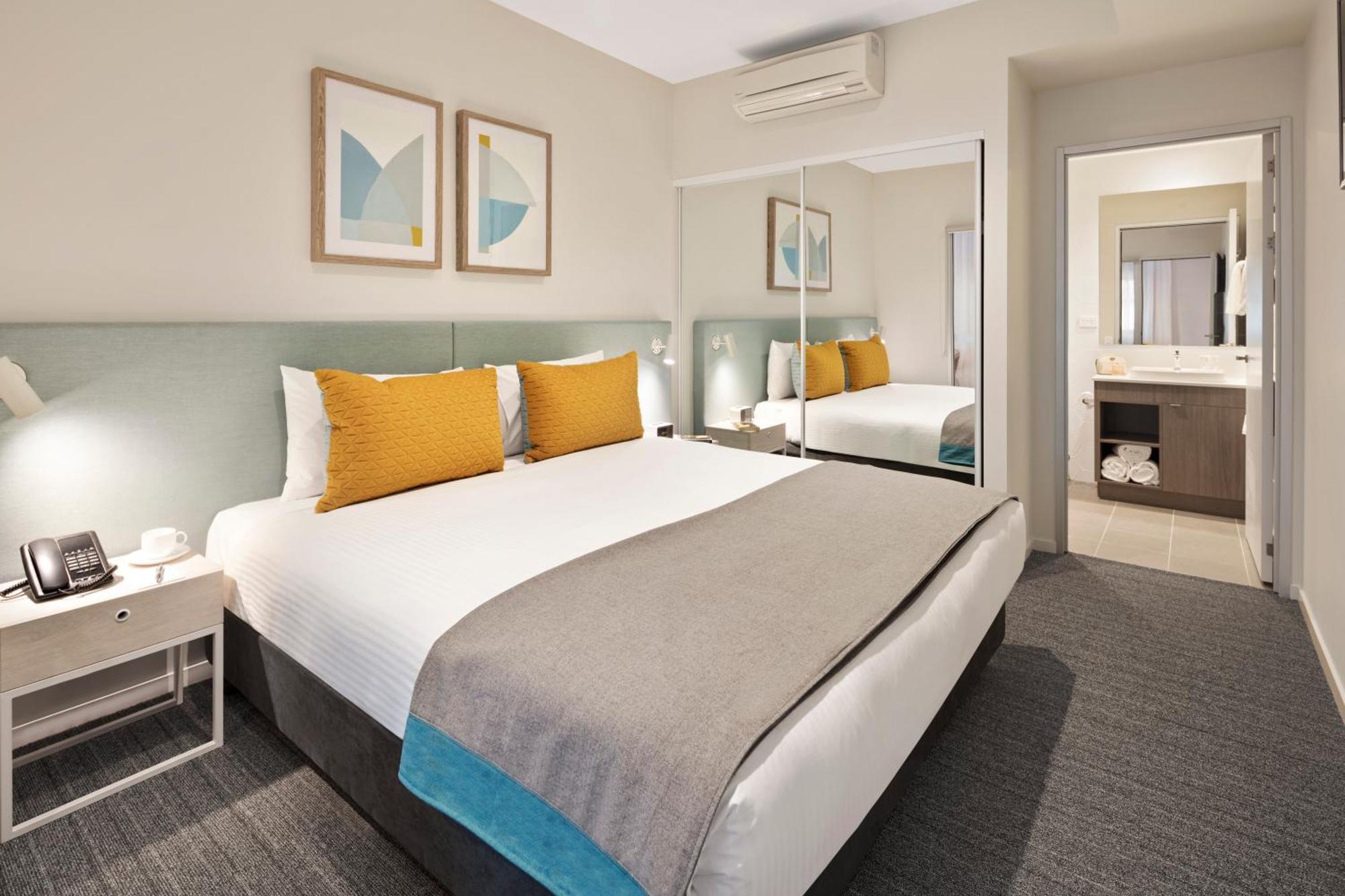 Quest Eight Mile Plains Aparthotel 4*
