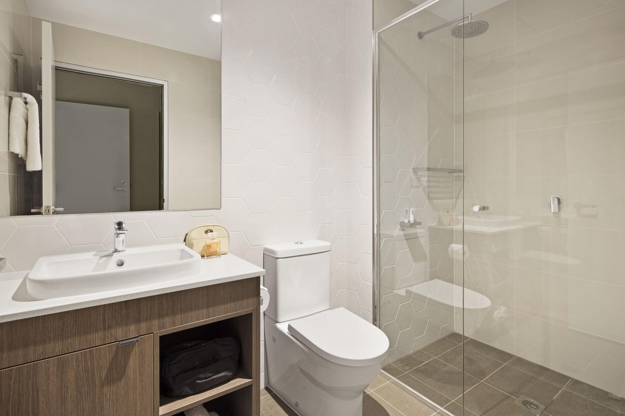 Quest Eight Mile Plains Aparthotel 4*
