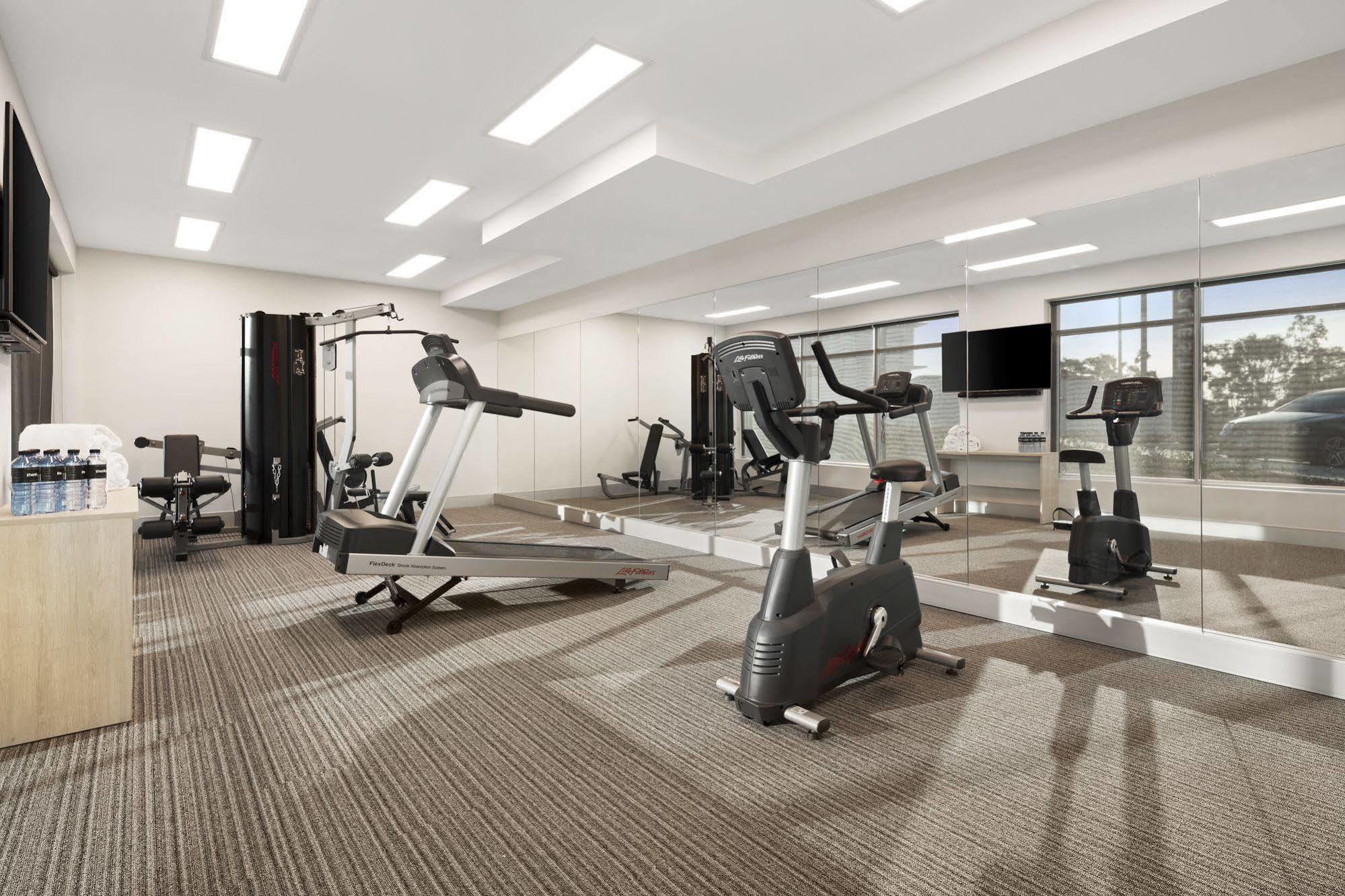 Quest Eight Mile Plains Aparthotel 4*